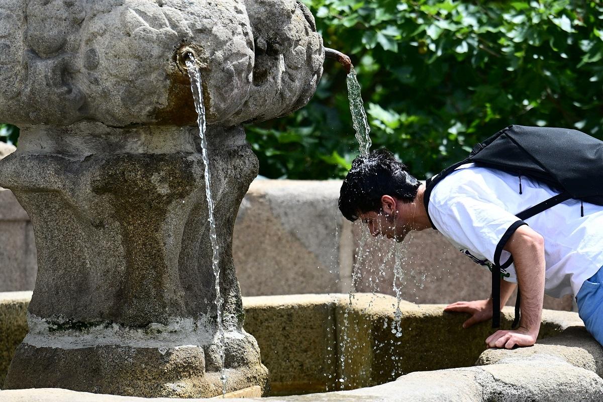 Spain swelters in first official heatwave of 2026