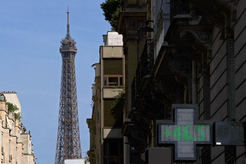 Europe on high alert as killer heat spreads