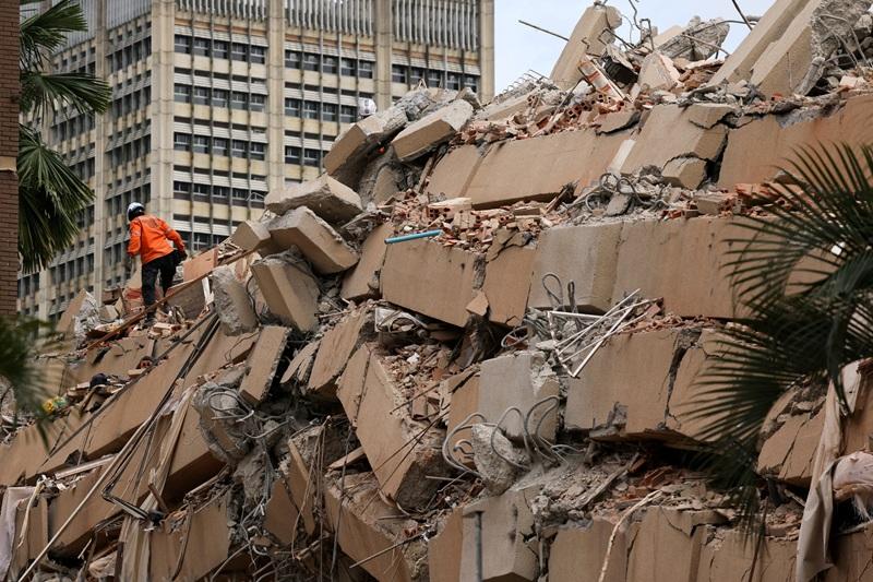 On the streets and in hospitals, Venezuelans scramble to save lives after earthquake