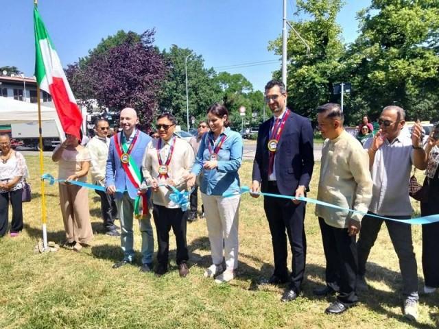 Ribbon-cutting ceremony led by Assessore Simone Borsari, Philippine Consul General Jim Tito San Agustin, President of the Consiglio di Quartiere Elena Gaggioli, and Atty. Simone Basso, marking the official inauguration of the Giardino Jose Rizal in Bologna. Photo: Gene De Jesus