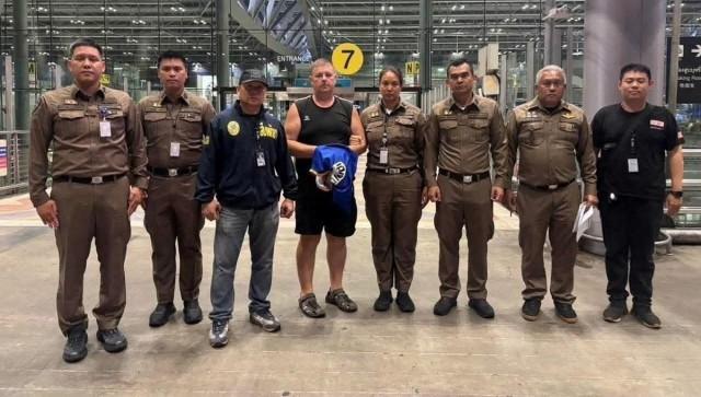 Police officers pose with Simon Peter Carman, an Australian man arrested in the suspected murder of a 17-year-old Thai girl in Pattaya, at Suvarnabhumi International Airport, in Samut Prakan, Thailand June 27, 2026. Pattaya Provincial Police/ Handout via REUTERS