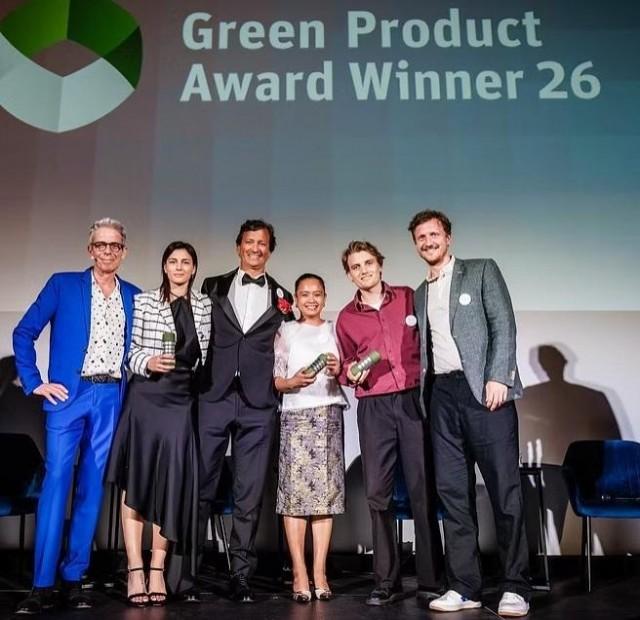 Avegail with fellow winners: An opportunity to learn from others. Courtesy: The FilAm