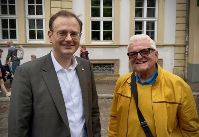 For Wilhelmsfeld Mayor Dr. Tobias Dangel (left), Rizal's command of the German language remains 'incredible' and an inspiration to the modern Filipino diaspora. Meanwhile, Dr. Fritz Hack-Ullmer (right) has done 167 guided tours about Rizal's time in Heidelberg and Wilhelmsfeld. PHOTO: Andy Pe&ntilde;afuerte III