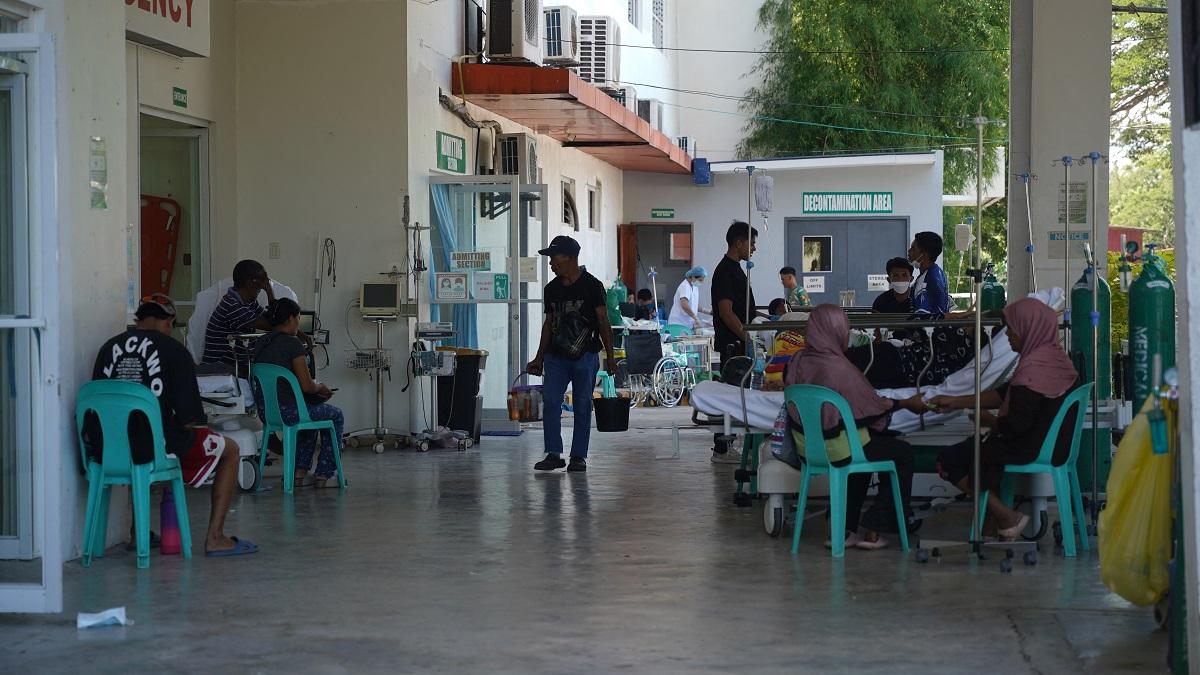 Outdoor hospitals, shaken communities as Mindanao quake toll hits 41