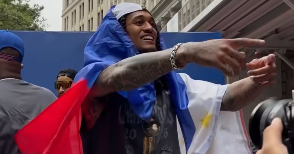 Jordan Clarkson carries Philippine flag in New York Knicks championship parade