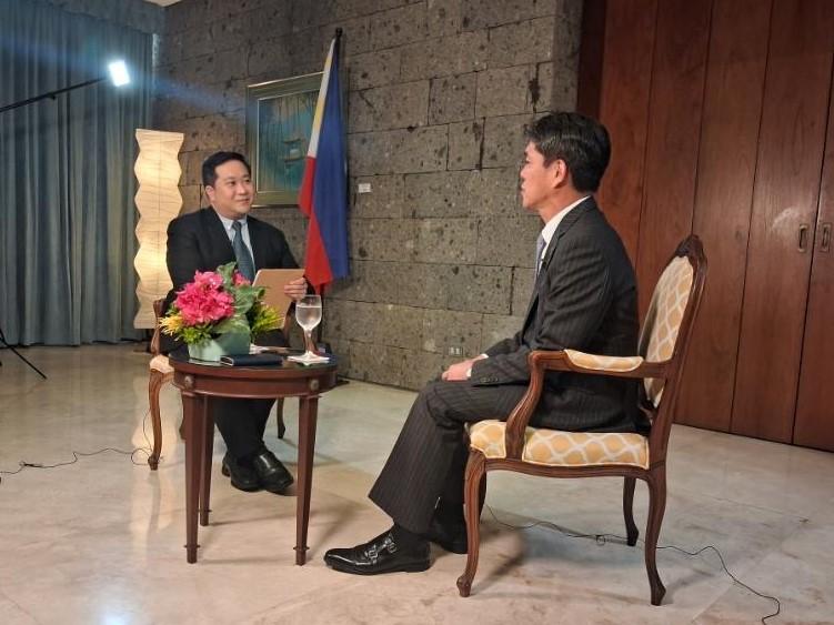 Japan seeks stronger defense ties with PH, shrugs off China criticism