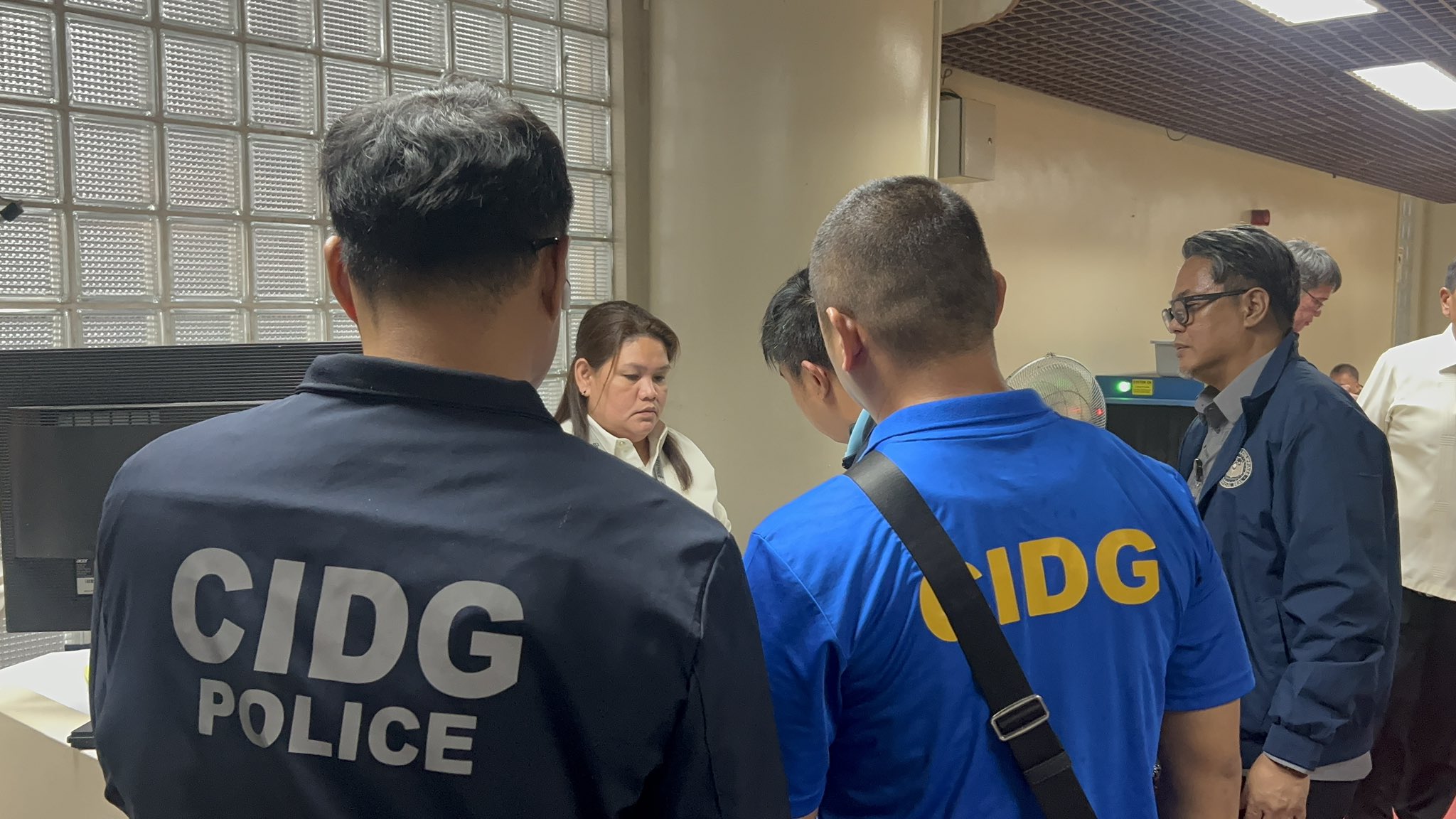 PNP-CIDG seen at Senate amid arrest warrant vs Jinggoy Estrada
