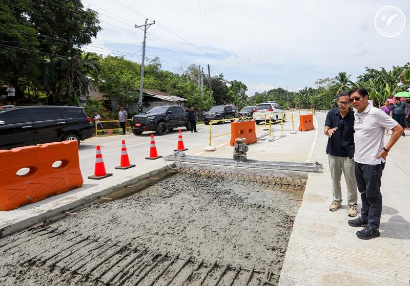 Marcos inspects Maharlika Highway in Samar