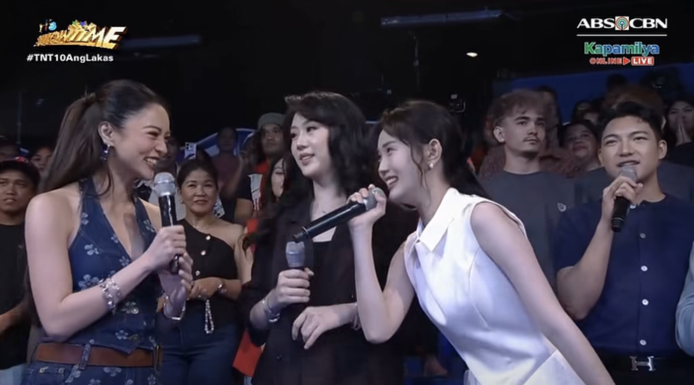 Kim Chiu and 'Linda Walker' actress Zhang Yingfei converse in Chinese