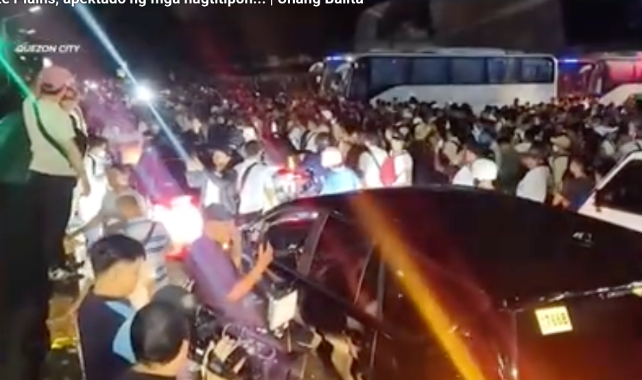 EDSA traffic stalls as unidentified groups gather for protest