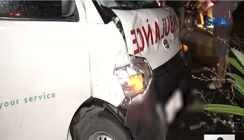 Ambulansiya na mabilis ang takbo, nasalpok ang isang SUV sa QC; 3 sakay nito, sugatan