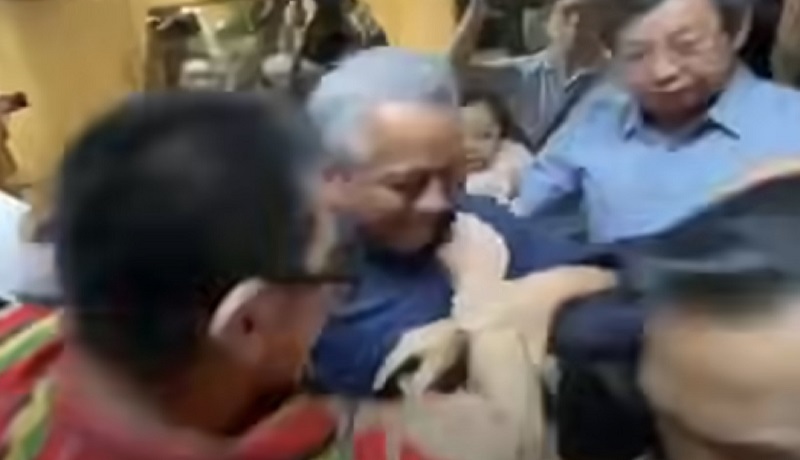Robin Padilla at Jonvic Remulla, nagkatulakan sa Senado