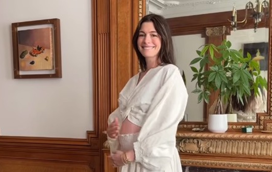 Anne Hathaway is expecting her third child