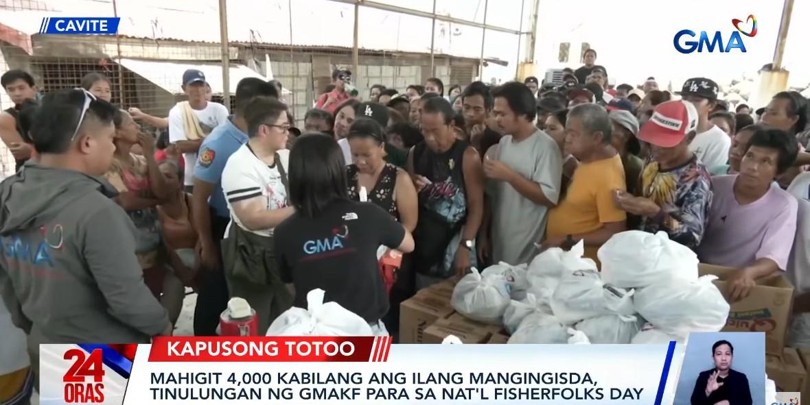 Fisherfolk community in Cavite receive food packs from GMA Kapuso Foundation Fisherfolk community in Cavite receive food packs from GMA Kapuso Foundation