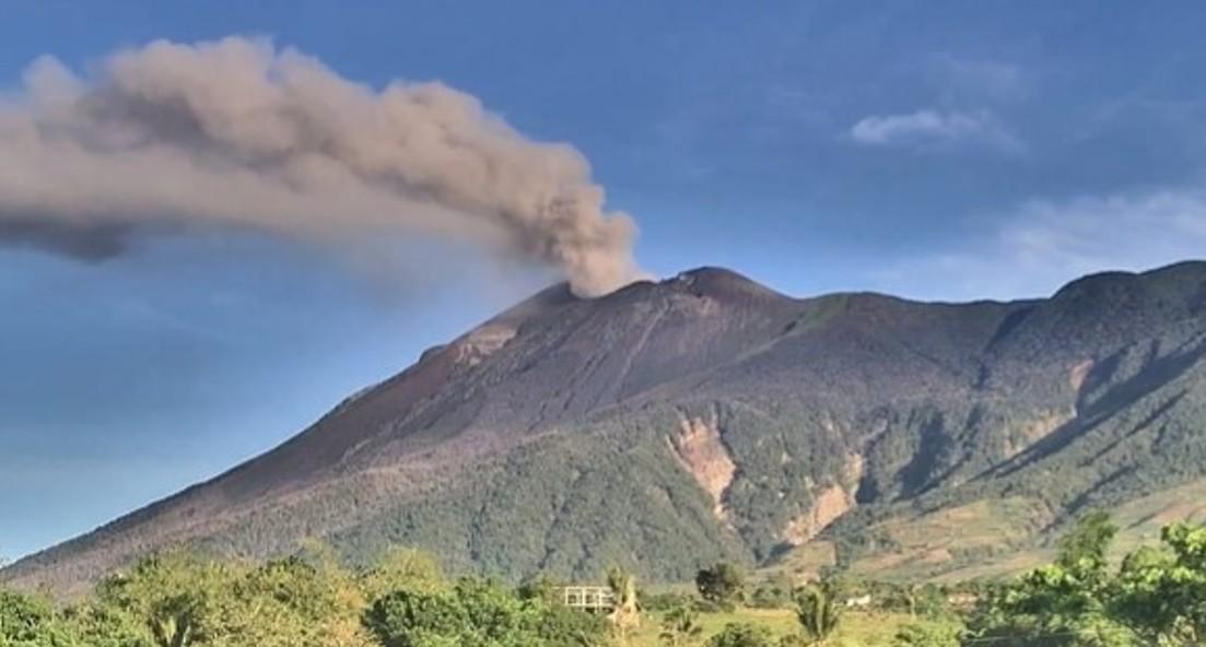 Kanlaon Volcano emits ash anew