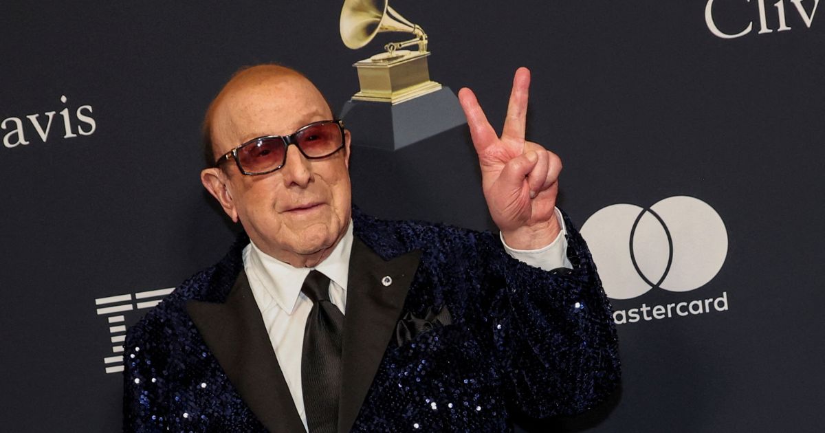 Clive Davis, towering music executive who fostered the careers of Bob Dylan, Whitney Houston, dies at 94