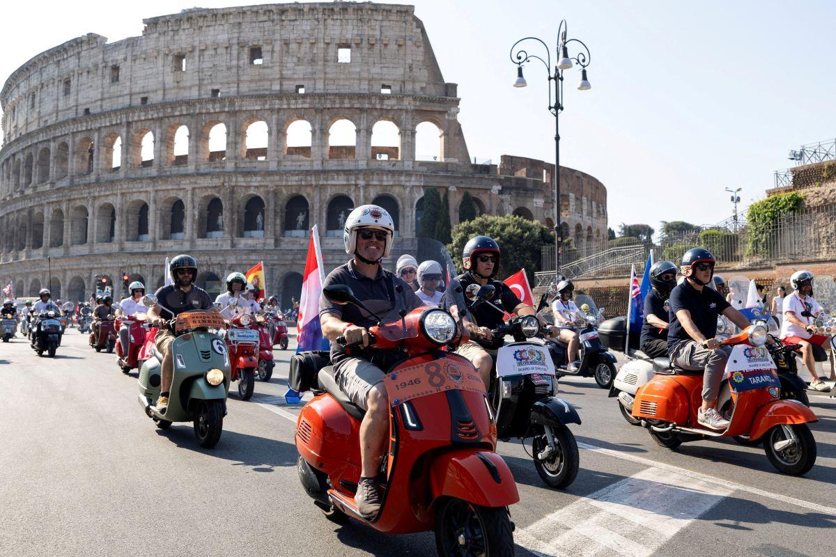 Vespa turns 80 with 4-day celebration, parade in Rome