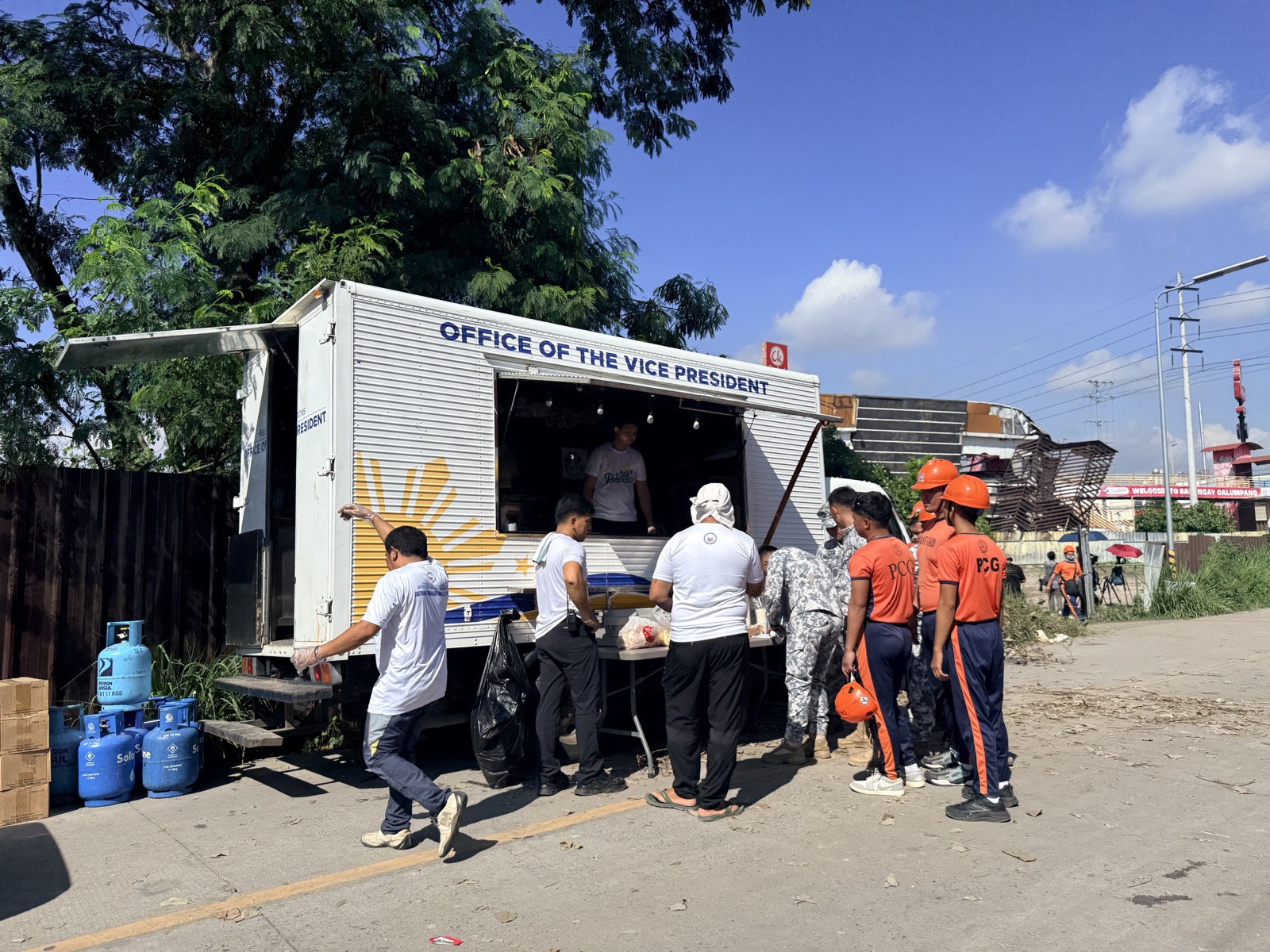 OVP distributes hot meals to Mindanao earthquake frontliners