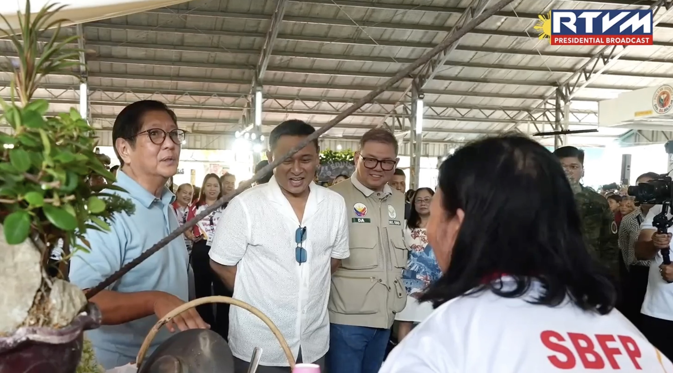 Marcos leads launch of nationwide feeding program