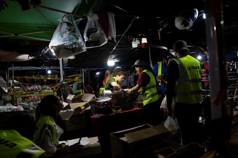 Hope fades, hunger sets in a week after Venezuela earthquakes