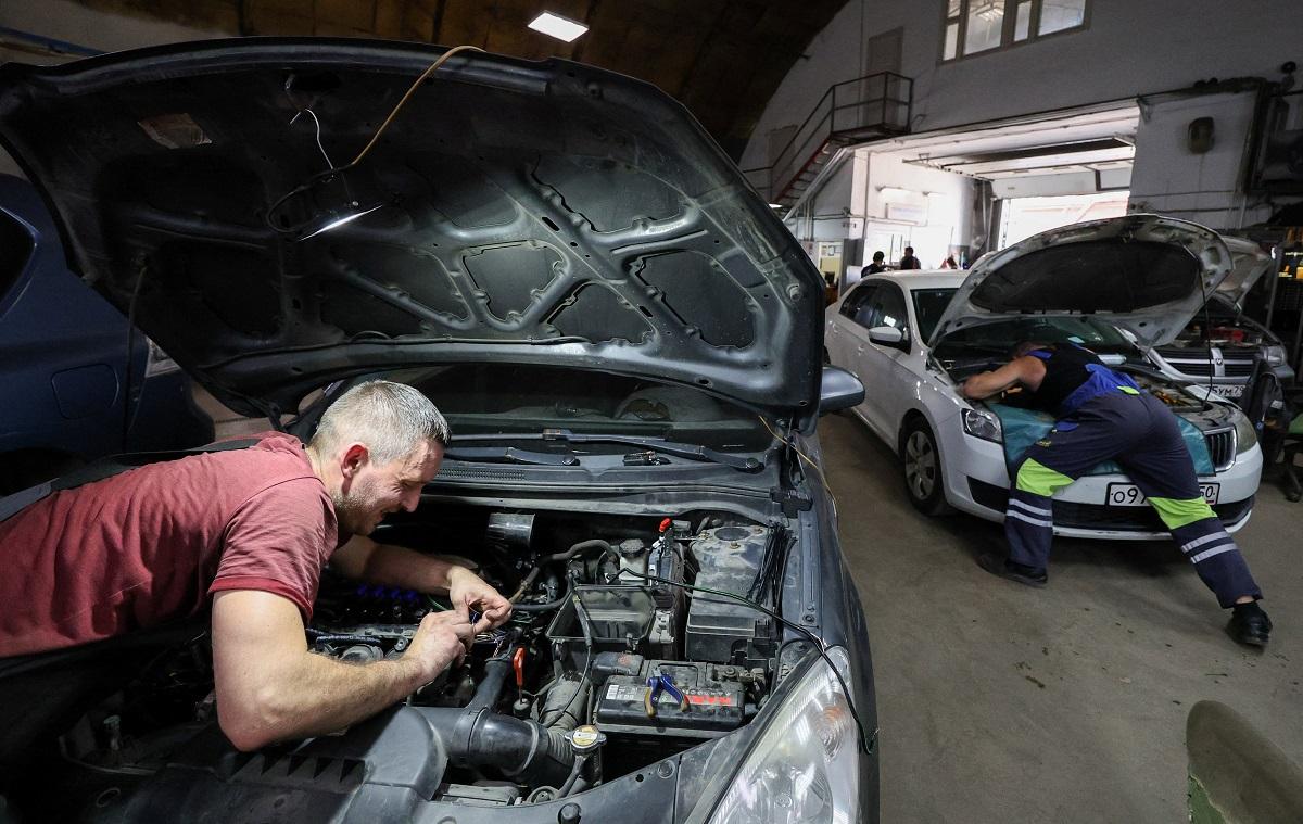 Russians race to adapt cars to use LPG as gasoline runs short