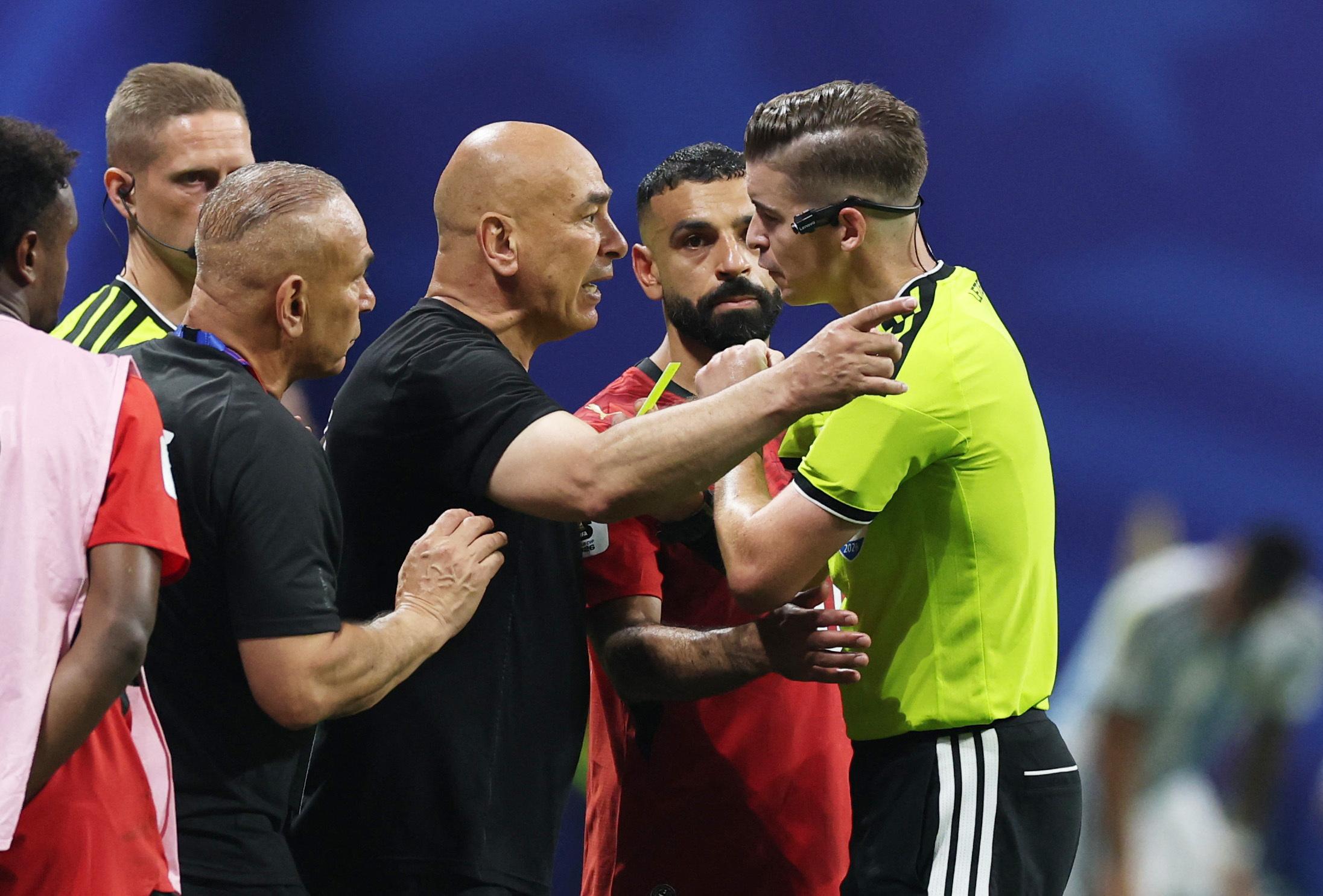 Egypt coach blasts refereeing after Argentina defeat, turns his back on World Cup