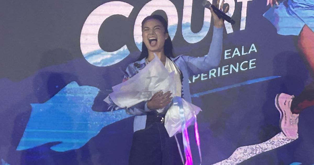 Alex Eala welcomed by cheers from fans at meet-and-greet event