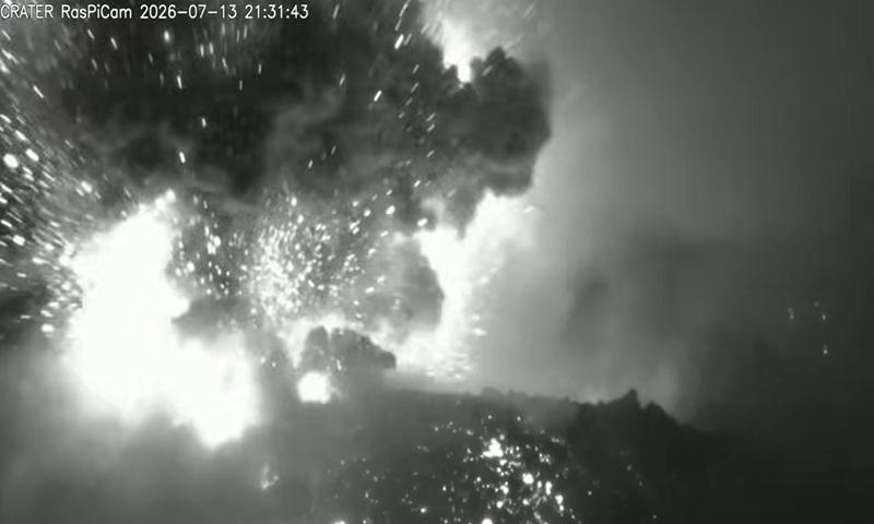 Lava flow, glowing magma observed on Mayon Volcano summit -- PHIVOLCS