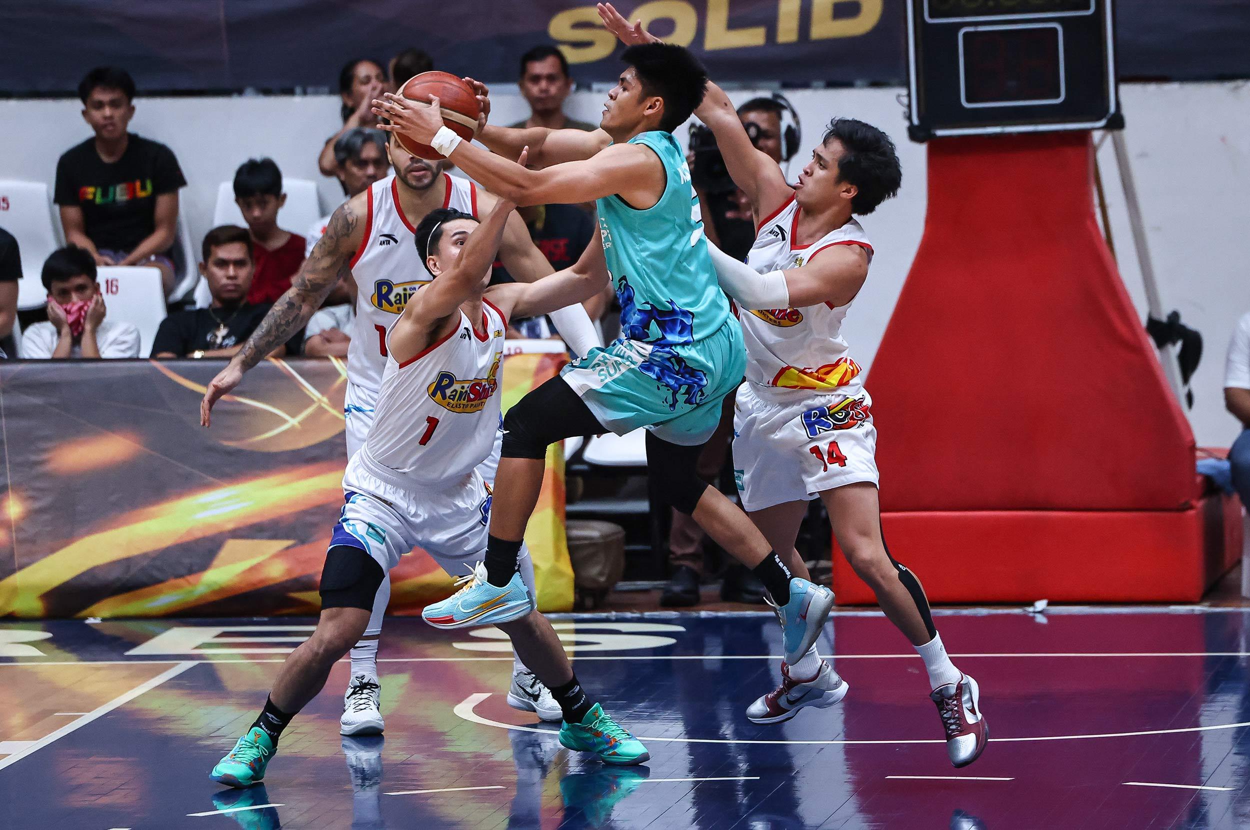 PBA: Gian Mamuyac of Phoenix vs Rain or Shine
