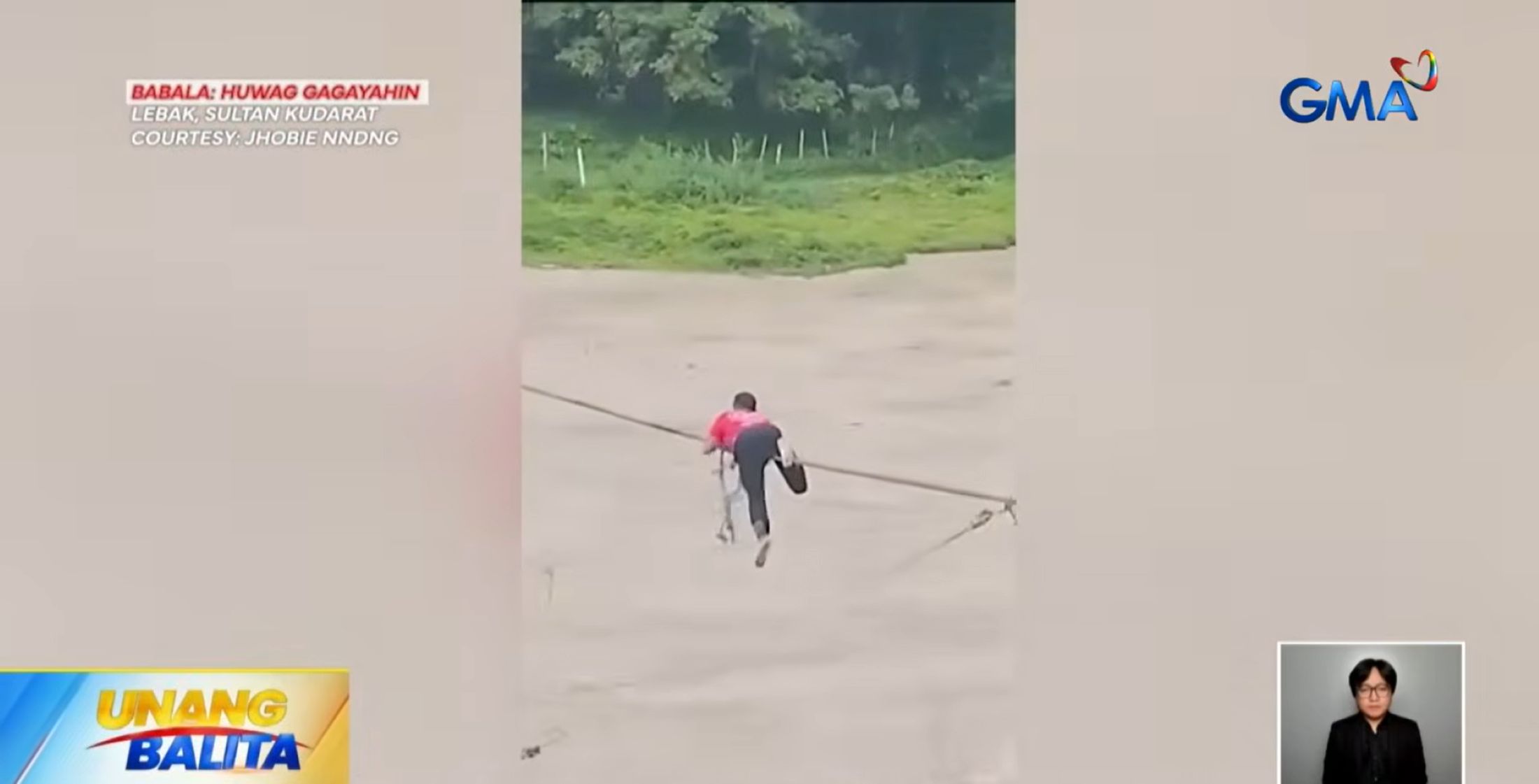 Lalaki, buwis-buhay na lumambitin sa lubid para tawirin ang rumaragasang ilog
