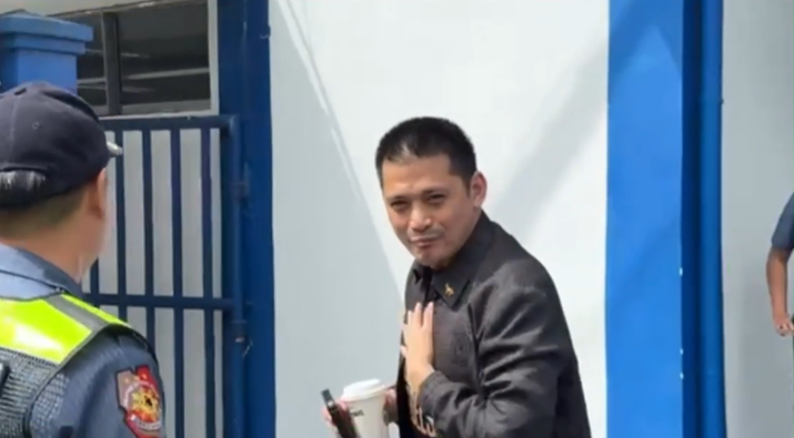 Robin Padilla visits Rodante Marcoleta at PNP General Hospital
