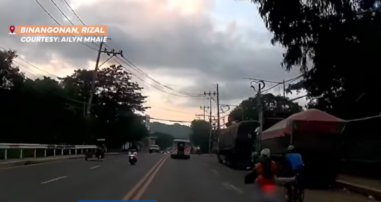 Motorcycle rider, sinipa ang 2 siklistang nakaalitan sa Rizal