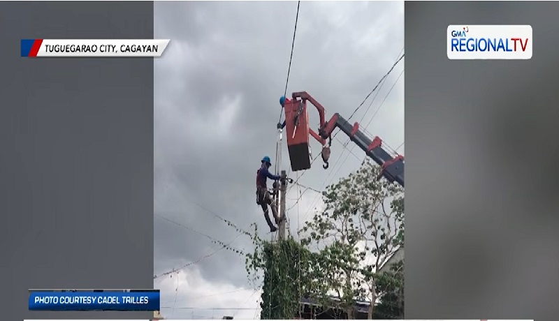 Lineman na nag-aayos ng linya ng kuryente, patay nang makuryente at mahulog mula sa bucket truck