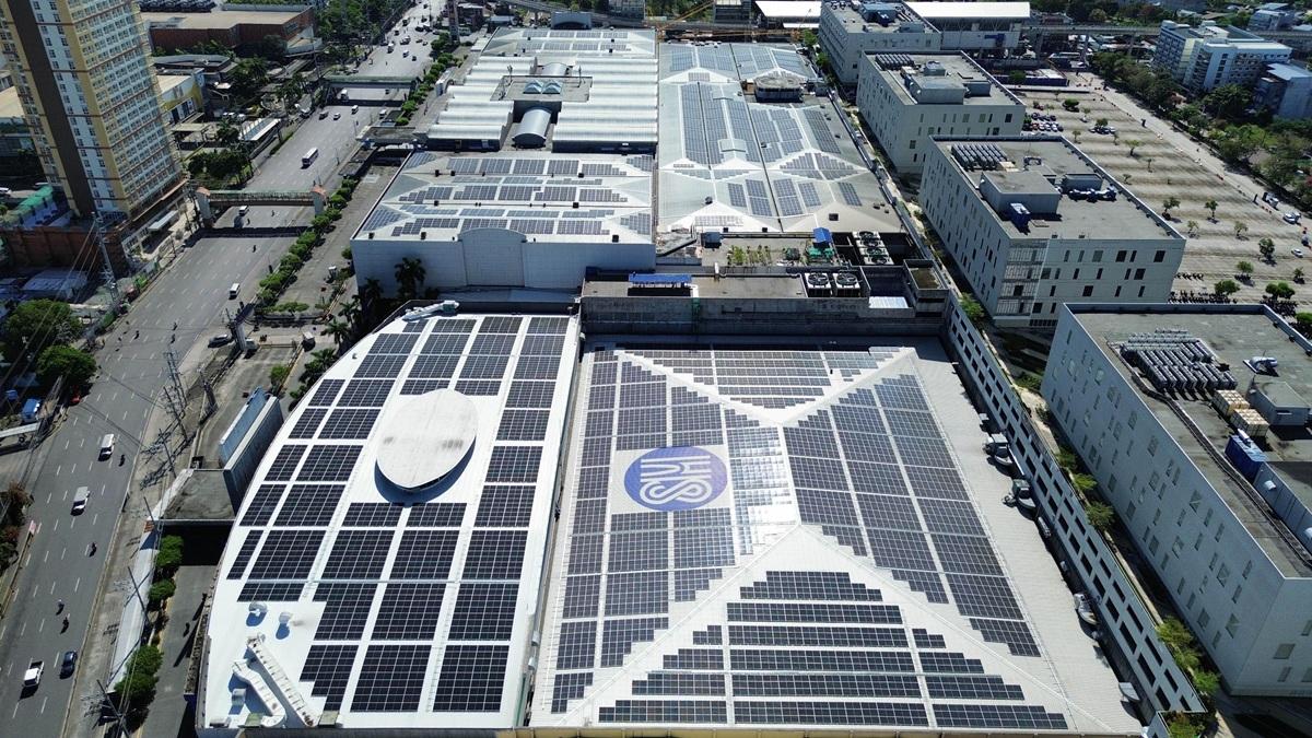 Rooftop solar panels on SM City Fairview