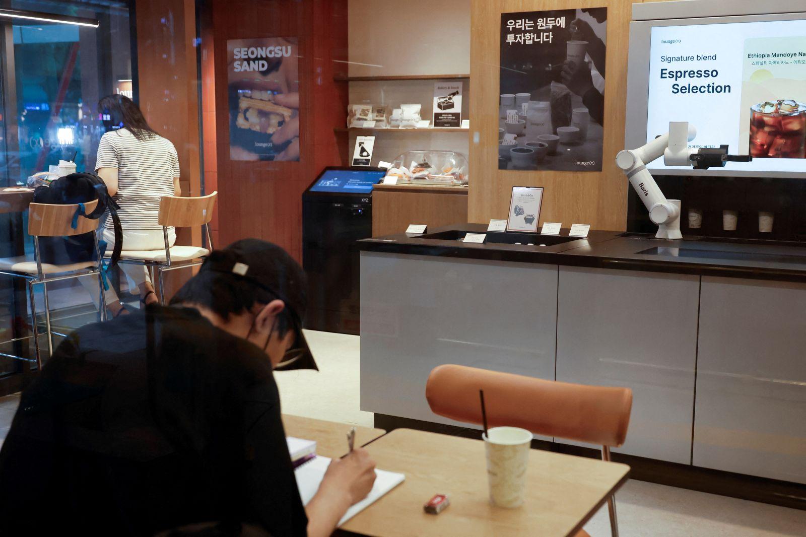 South Korean shops turn to robots, self-service to escape labor woes