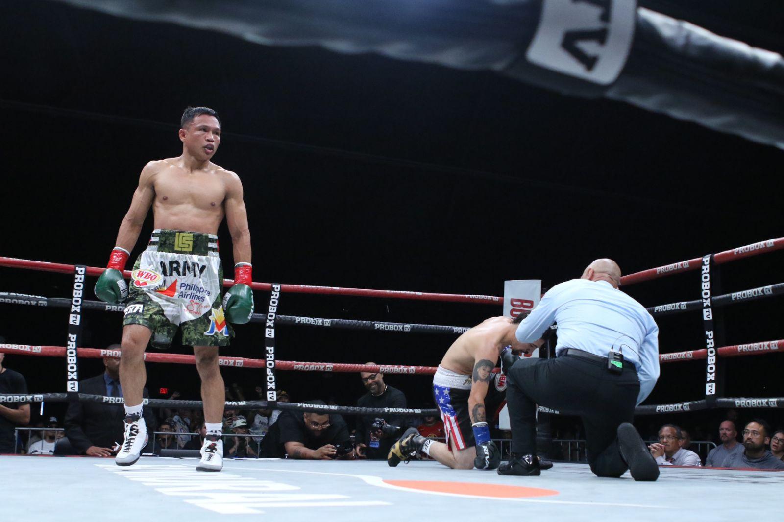 Charly Suarez crushes Mexican foe in Round 1, stays on track for Emmanuel Navarrete rematch