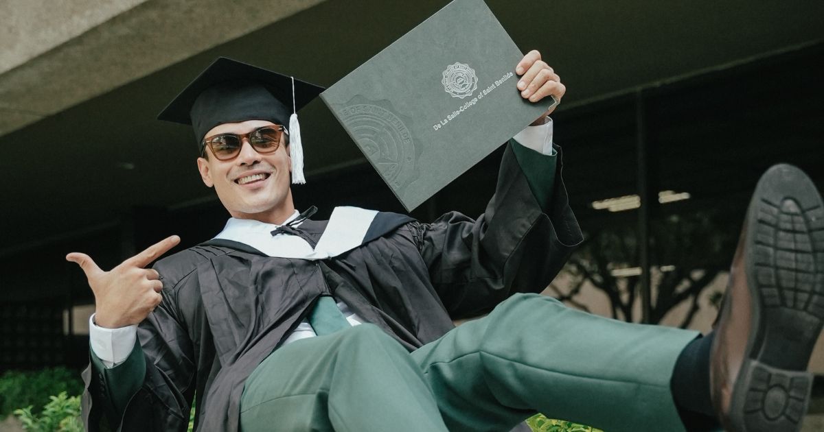 Xian Lim graduates from De La Salle College of Saint Benilde