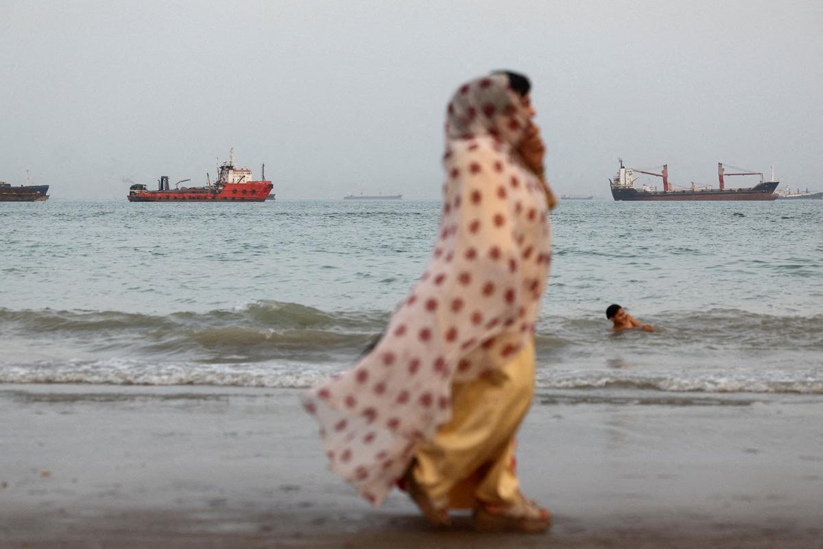 Proposed Hormuz passage deal not feasible for shipping industry, sources say