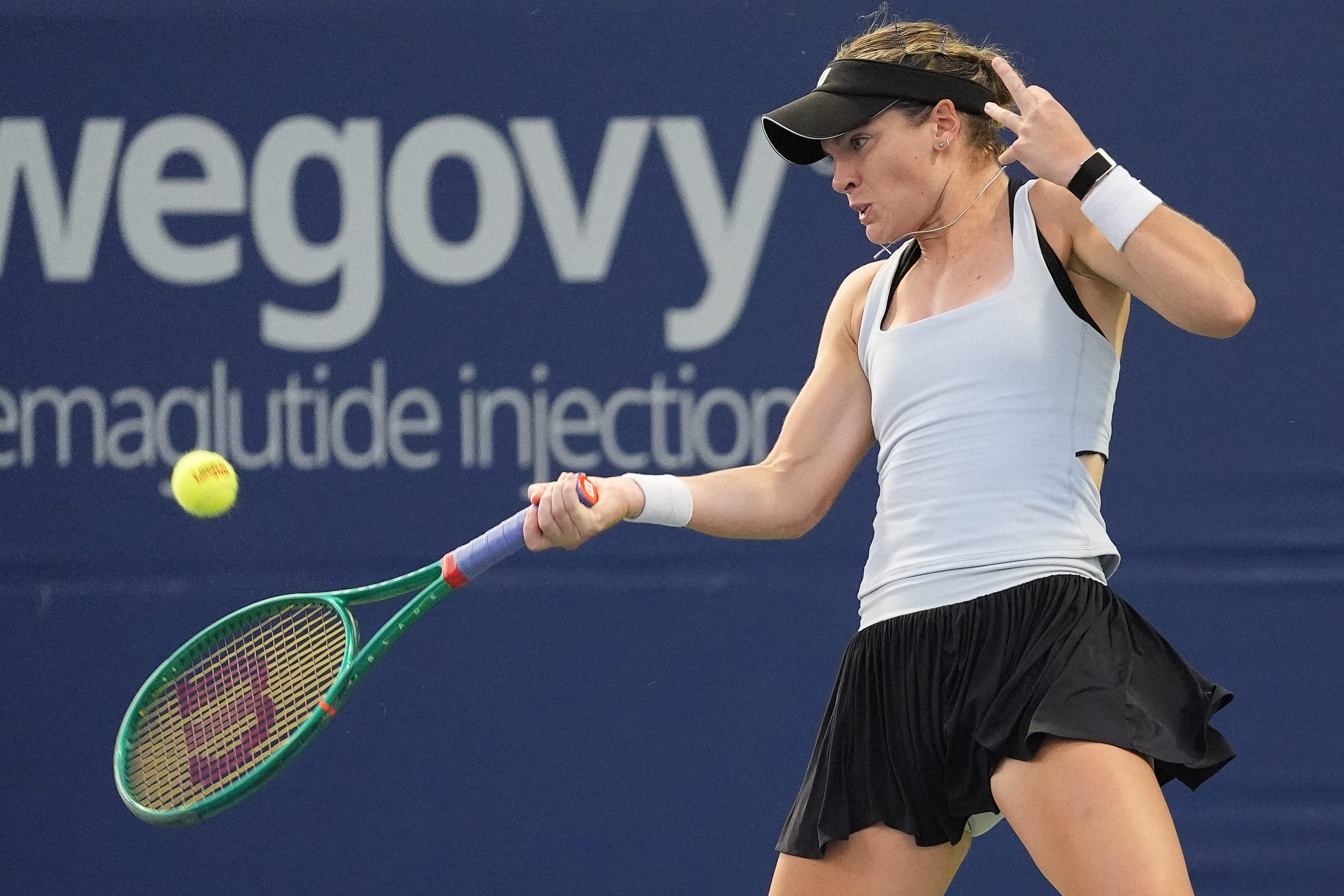 Caty McNally upsets Wimbledon champ Linda Noskova in Canadian Open