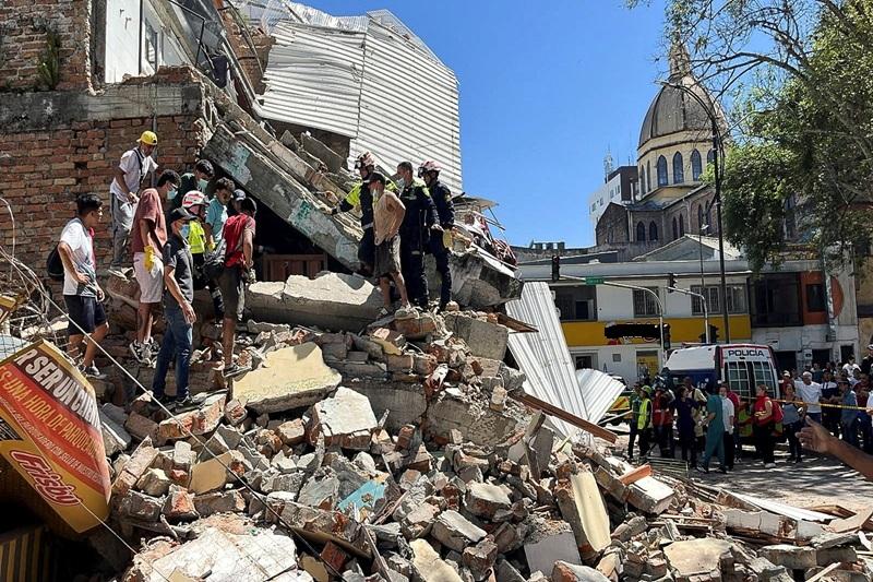 Collapsed buildings in Pereira after earthquake strikes Colombia