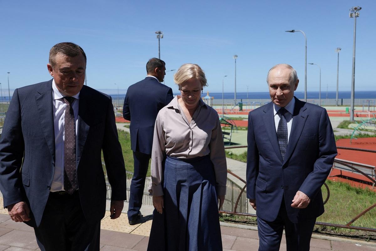 Putin visits disputed island near Japan, drawing Tokyo's ire
