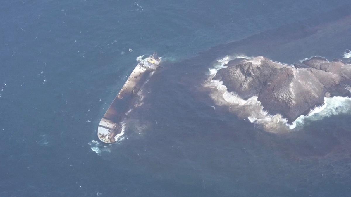Oil spill clean-up in Gulf hampered by weather and technical challenges, Oman says