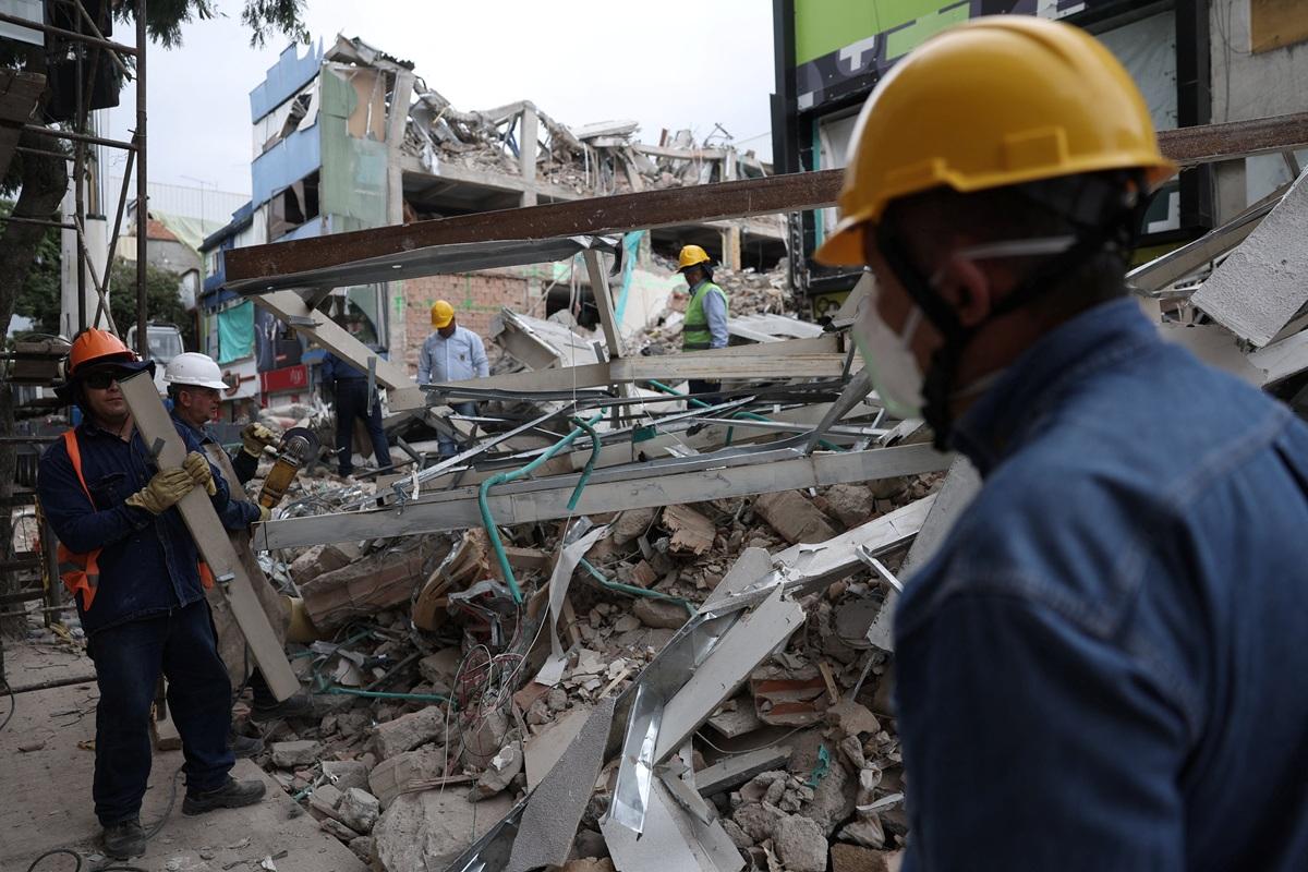 Search teams comb rubble in Colombia nearly a week after earthquake