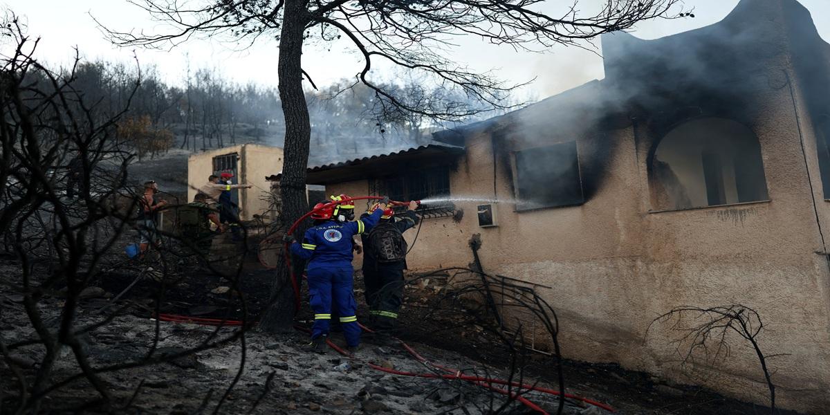 Elderly couple die as wildfires sweep Greek island of Salamina