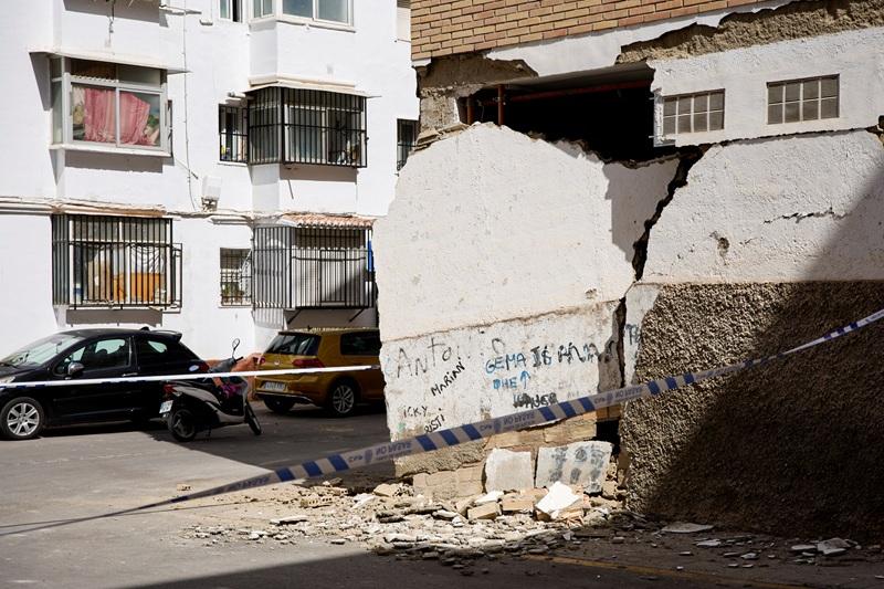 New tremors jolt Spain's Granada, injuring three and damaging some buildings