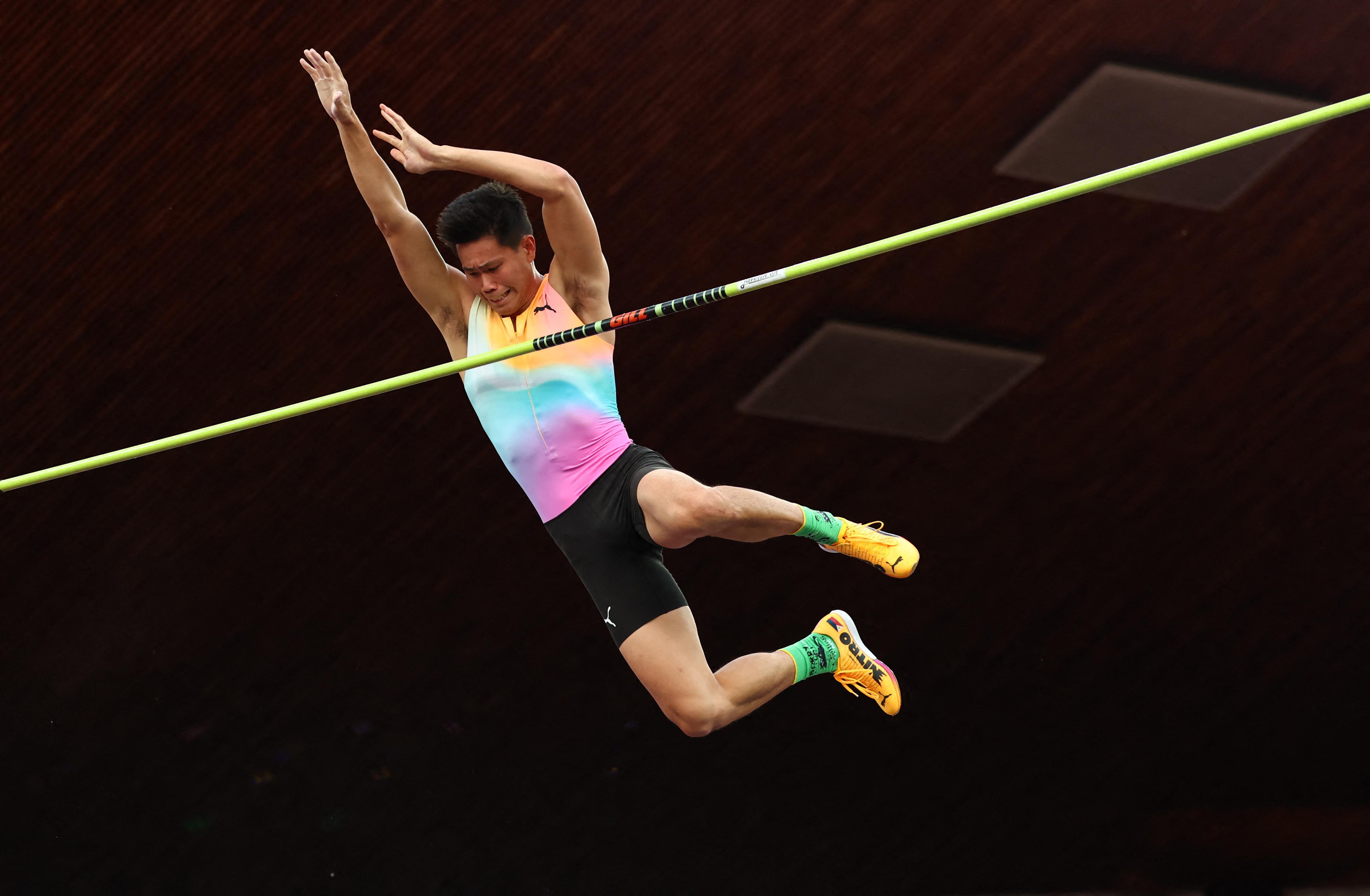 EJ Obiena finishes second in Wesel pole vault meet in Germany