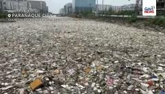 Sangkaterbang basura na mula sa Manila Bay, bumulaga sa baybayin na malapit sa Baclaran, Parañaque City