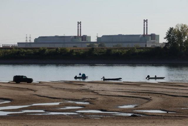 Paks Nuclear Power Plant stands near the partially dried-up Danube riverbed in Dunaszentbenedek, Hungary, July 31, 2026. REUTERS/ Bernadett Szabo