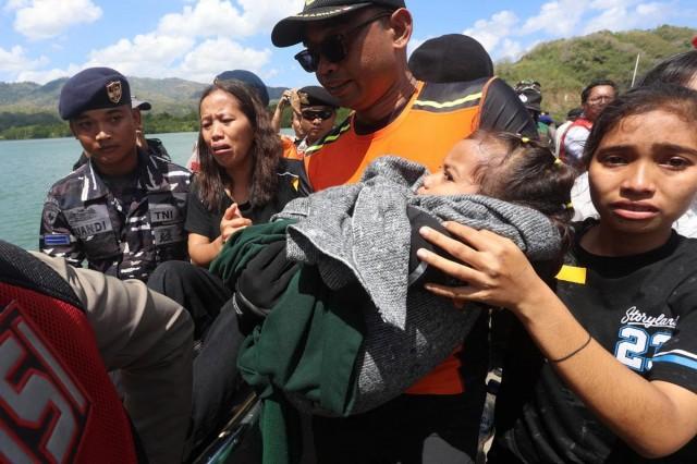 Passengers are being evacuated at Lembar port in Lombok, West Nusa Tenggara province, Indonesia, August 12, 2026. REUTERS/ Stringer