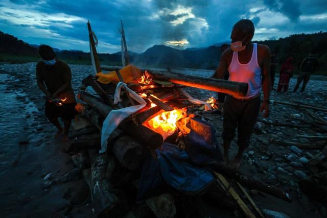 Relatives of Prabita Roila, 32, who lost her life in the flash floods and mudslide, light her funeral pyre at the Suryamati River in Trishuli, Nuwakot district, Nepal, August 30, 2026. REUTERS/ Athit Perawongmetha
